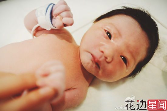 好男儿宋晓波喜得千金 明眸亮眼像爸爸