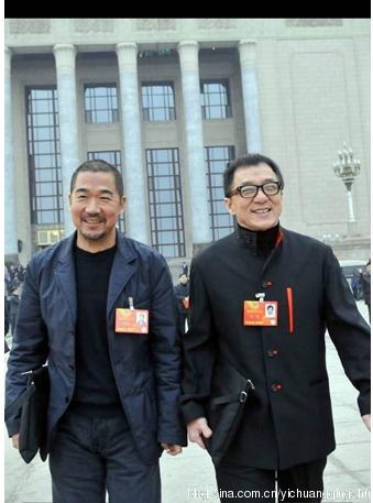 成龙张国立合影遭调侃 一起去监狱捞儿子