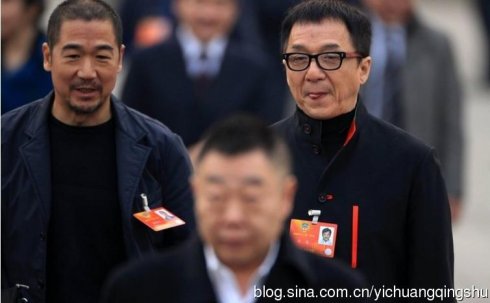 成龙张国立合影遭调侃 一起去监狱捞儿子