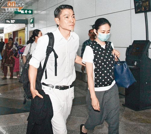小S怒斥老公嫁入徐家8年 竟没有结婚戒指