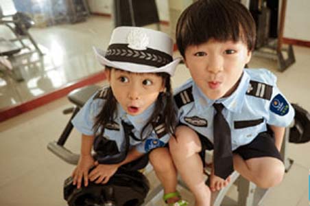 萌娃报警