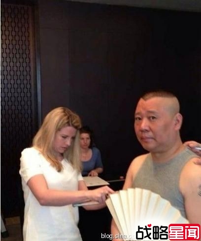 周杰伦蜡像撞脸任贤齐 像葛优戴了假发