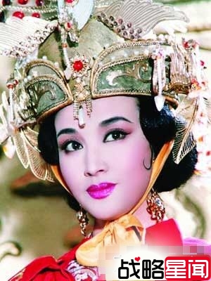59岁刘晓庆装嫩吊炸天 与外甥合影装情侣