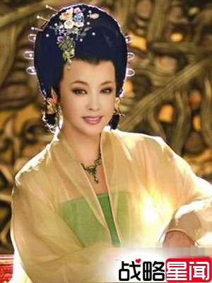 59岁刘晓庆装嫩吊炸天 与外甥合影装情侣