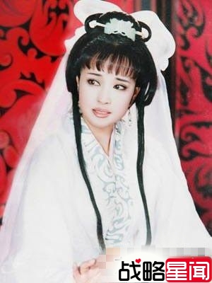 59岁刘晓庆装嫩吊炸天 与外甥合影装情侣