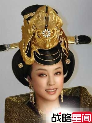 59岁刘晓庆装嫩吊炸天 与外甥合影装情侣