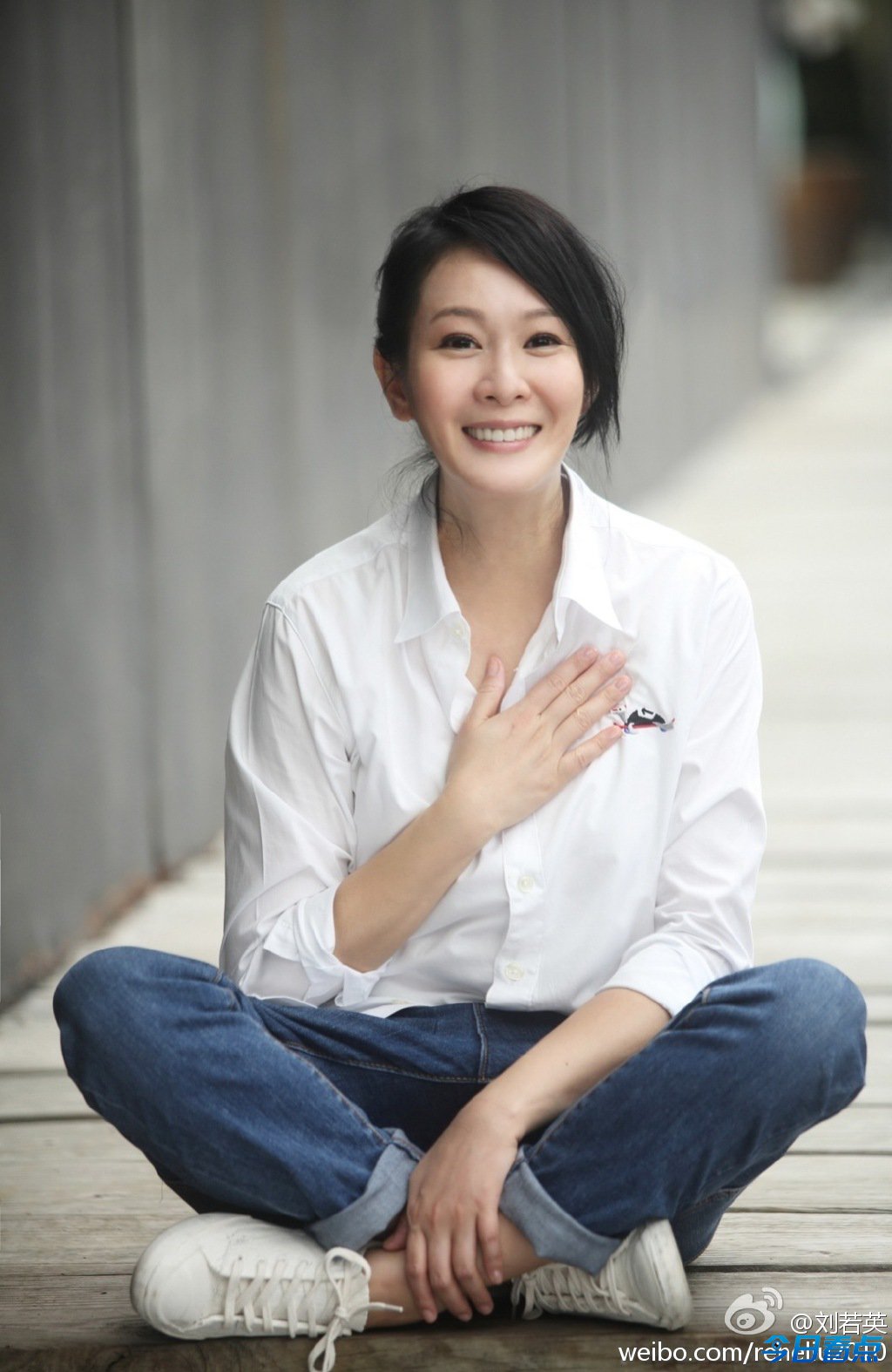 刘若英结婚3年宣布怀孕 晒夫妻恩爱照