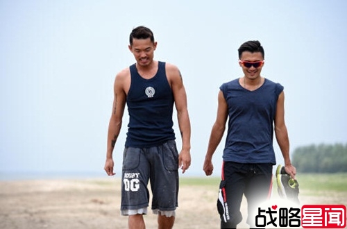 谢霆锋被林志玲“上身” 狂摸林丹暧昧发嗲