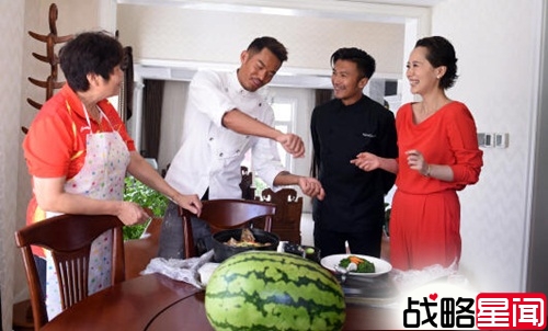 谢霆锋被林志玲“上身” 狂摸林丹暧昧发嗲