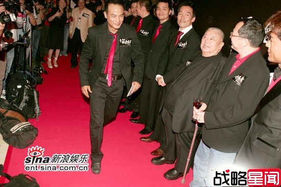 向华强逼成龙下跪 娱乐圈货真价实的黑道 