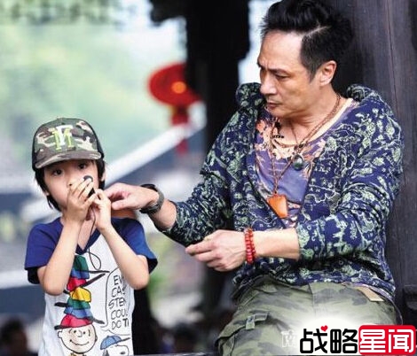 陆毅遭萌娃“暴打”  黄磊背马桶曹格满箱尿布 