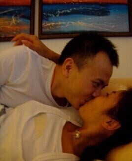 刘涛老公晒二人激吻照 网友戏称手机丢了
