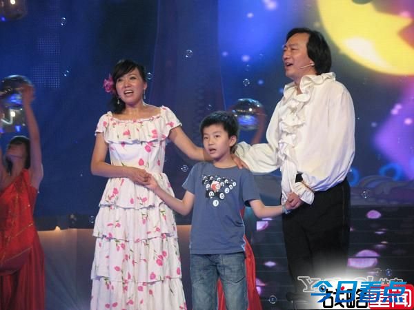 杨阳洋嘴甜喊刘璇姐姐 你让杨威情何以堪