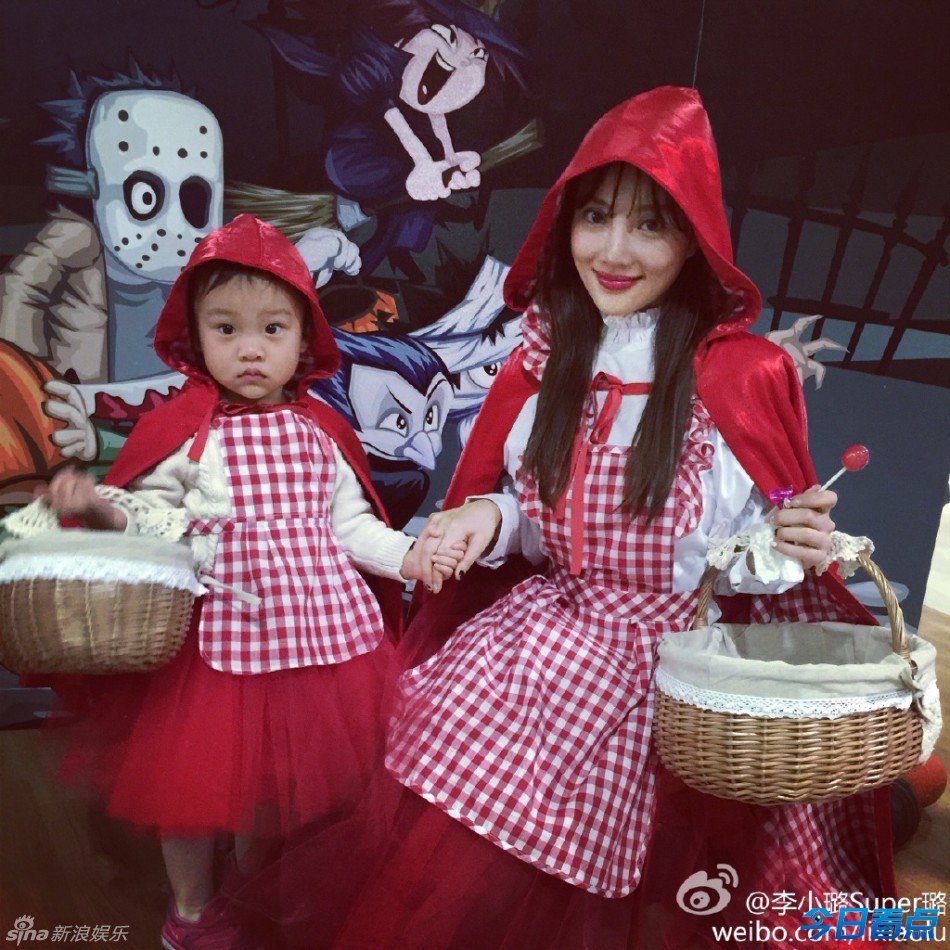 李小璐穿母女装扮小红帽 甜馨呆萌惹人爱