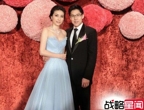 豪门媳妇郭晶晶勤俭持家 路边摊给儿买衣