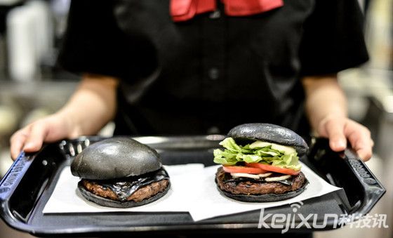 盘点世界各地的黑暗料理：人类头颅蟒蛇蛋糕