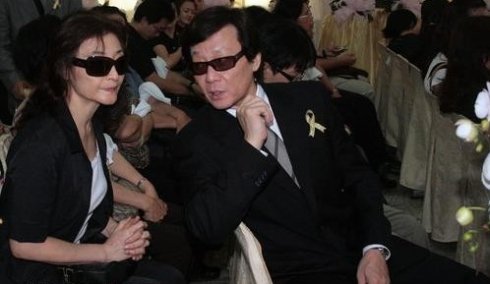 娱圈一夫多妻怪象：寇世勋大小老婆同睡