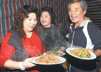 娱圈一夫多妻怪象：寇世勋大小老婆同睡