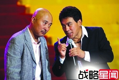 李宇春转型紧身裙裹身 曝遭央视封杀黑幕