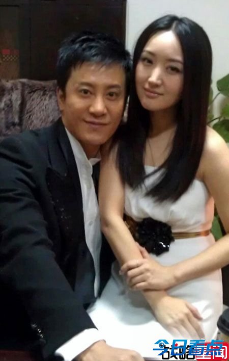 李宇春转型紧身裙裹身 曝遭央视封杀黑幕