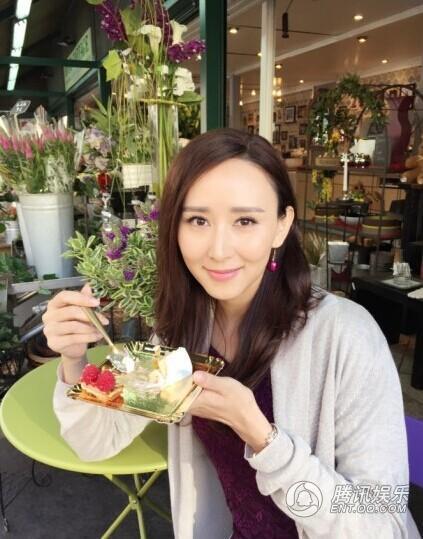 胡静巴黎庆36岁生日 帅气儿子为妈咪许愿