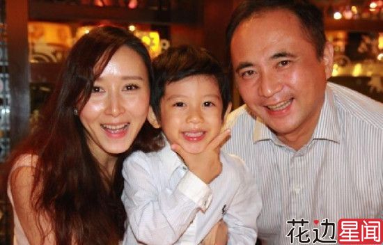 胡静巴黎庆36岁生日 帅气儿子为妈咪许愿