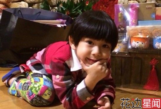 胡静巴黎庆36岁生日 帅气儿子为妈咪许愿