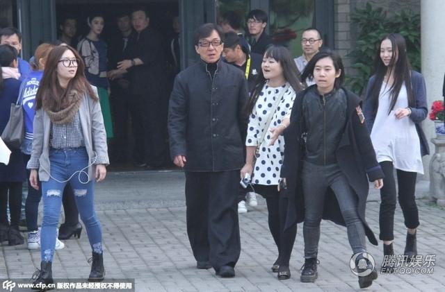 范冰冰与成龙同台亮相 不念旧情互不理睬