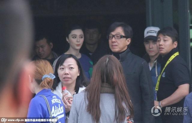 范冰冰与成龙同台亮相 不念旧情互不理睬