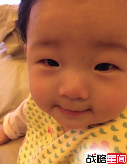 大S抱女儿晒太阳像宿醉肥婆 抱怨小S太渣