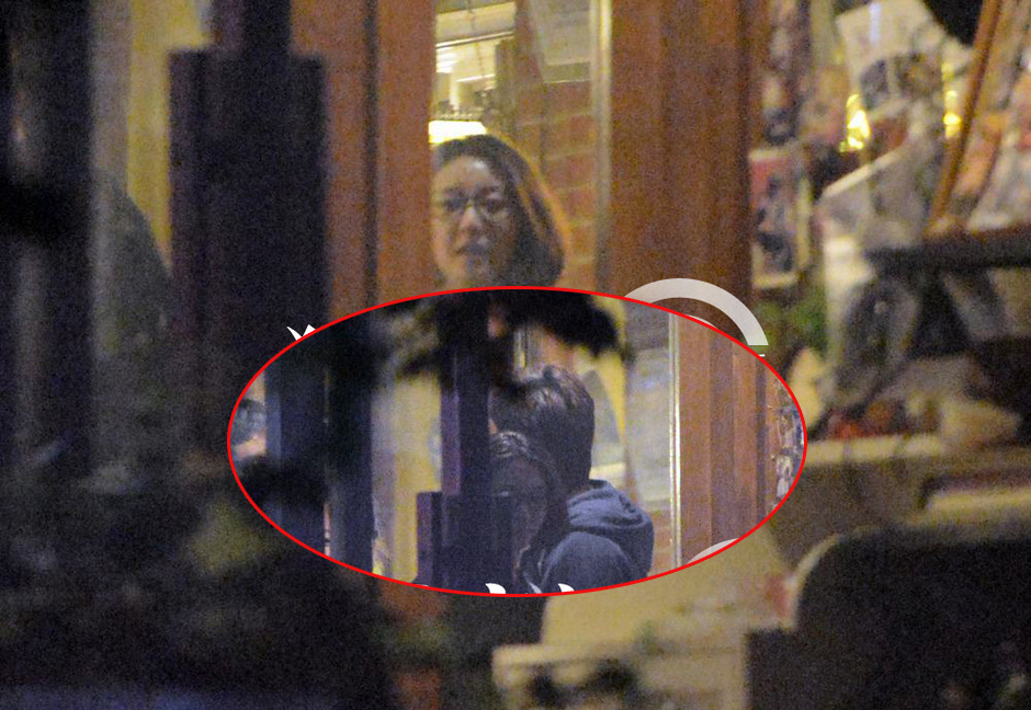 凌潇肃夫妇相会爆料人巨春雷 臃肿似路人