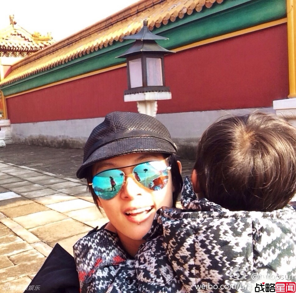 孙俪带等等游甄嬛拍摄地 皇太子入宫撒欢
