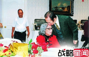 揭秘赌王四妻17子女:儿子痴情 千金出柜(图)