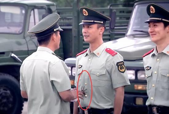 男星录节目遭蜘蛛爬下体 网友：感到蛋疼
