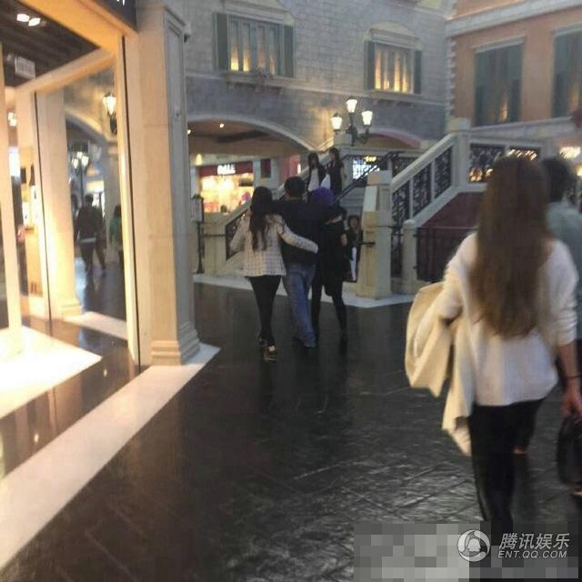 王思聪左拥右抱 老婆们哭诉其劈腿杀马特