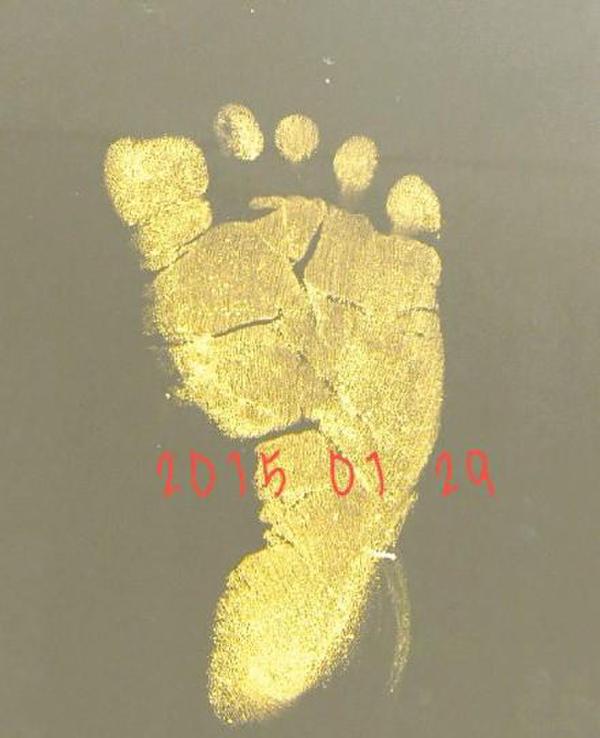 刘若英29日产下一男婴 微博晒脚印报喜